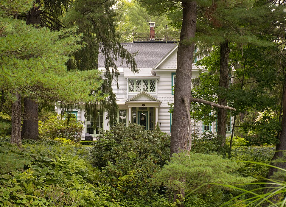 Photograph of Menge House Complex