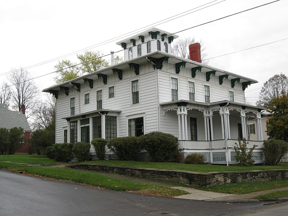 Photograph of Maple Street Historic District