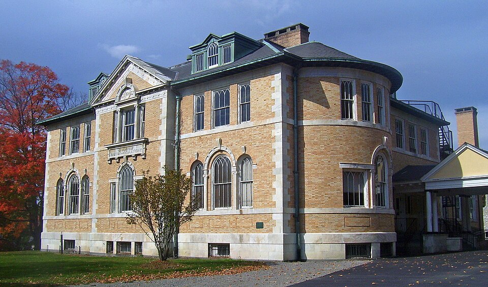 Photograph of Thorne Memorial School