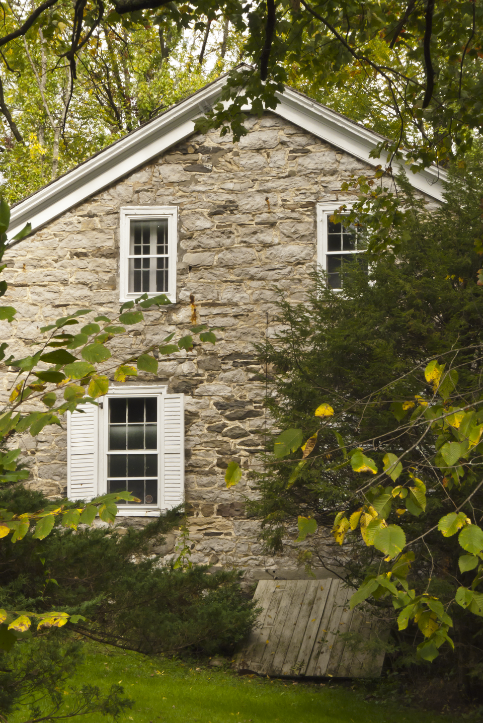 Photograph of Sahler Stone House and Dutch Barn
