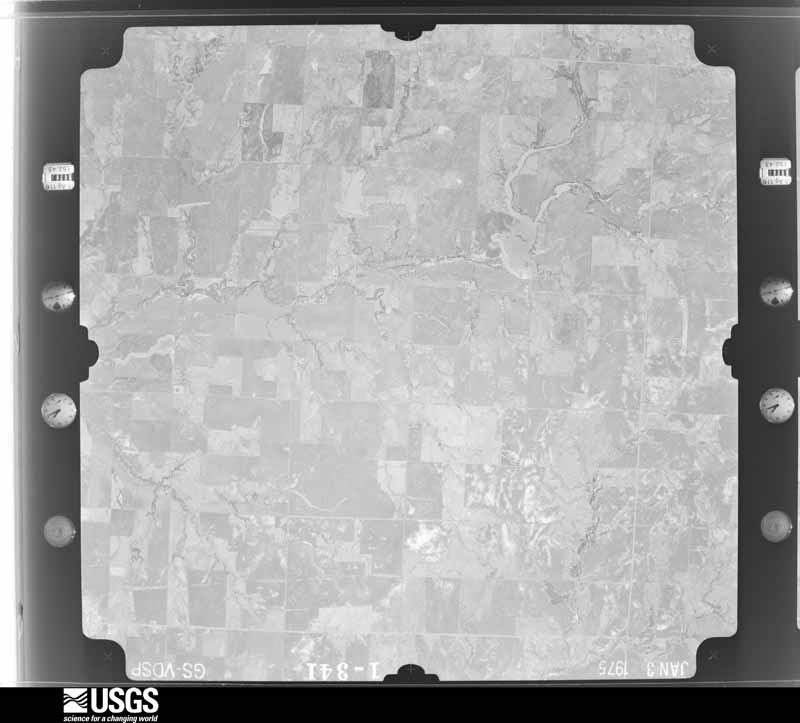 U.S. Geological Survey aerial photograph, 1975-01-01, scale 1:40000