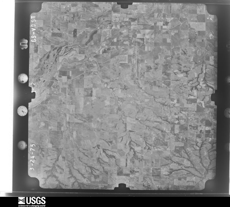 U.S. Geological Survey aerial photograph, 1975-04-03, scale 1:80000