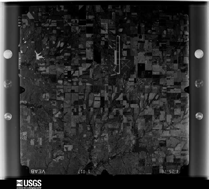 U.S. Geological Survey aerial photograph, 1976-04-25, scale 1:80000