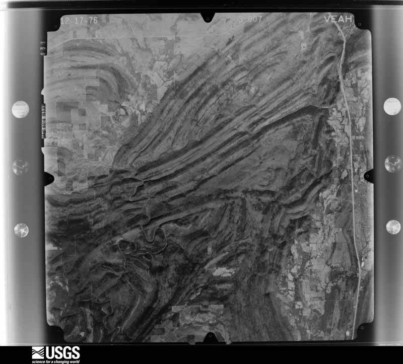 U.S. Geological Survey aerial photograph, 1976-12-17, scale 1:80000