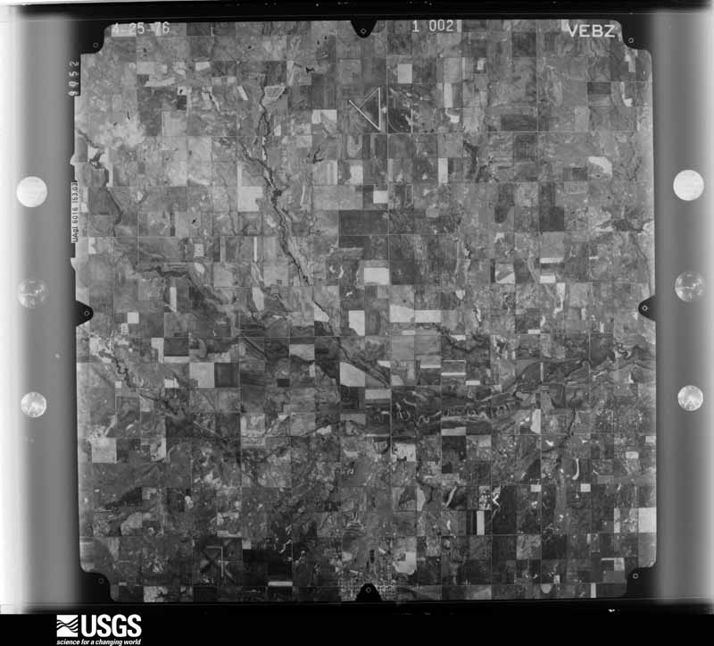 U.S. Geological Survey aerial photograph, 1976-04-25, scale 1:80000