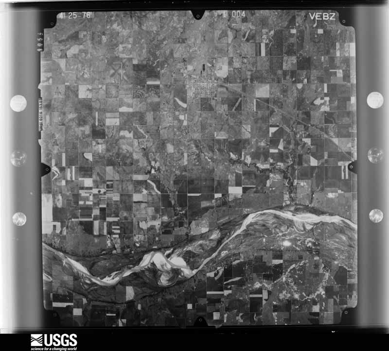 U.S. Geological Survey aerial photograph, 1976-04-25, scale 1:80000