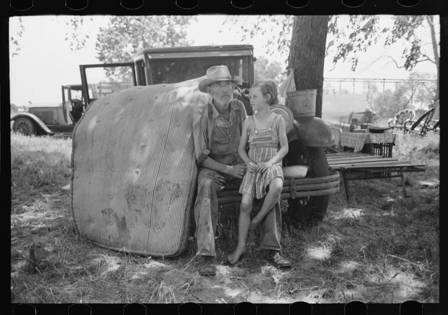 Veteran migrant agricultural worker with his daughter camped on Arkansas River, Wagon County, Oklahoma