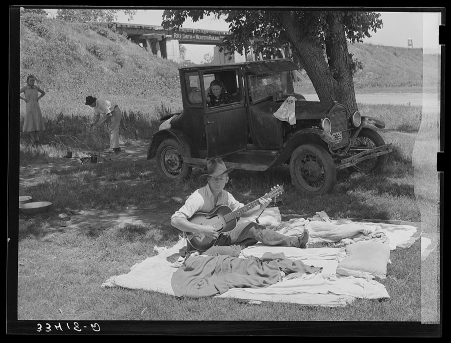 Camp of migrant workers near Prague, Oklahoma. Lincoln County