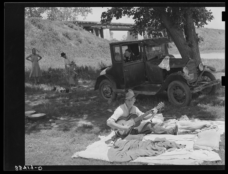 Camp of migrant workers near Prague, Oklahoma. Lincoln County