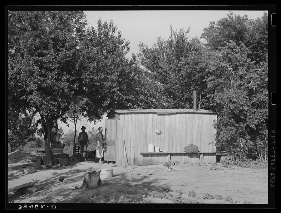 Shack home migrant workers living near Muskogee. Muskogee County, Oklahoma