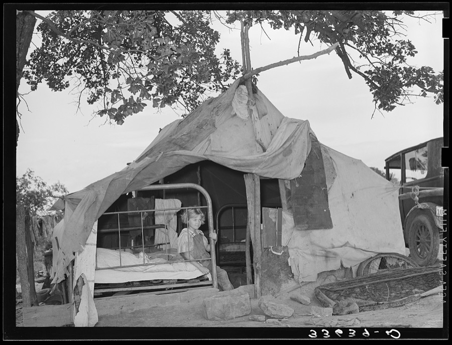 Home of itinerant statue maker and agricultural day laborer living on Poteau Creek near Spiro, Oklahoma. Sequoyah County