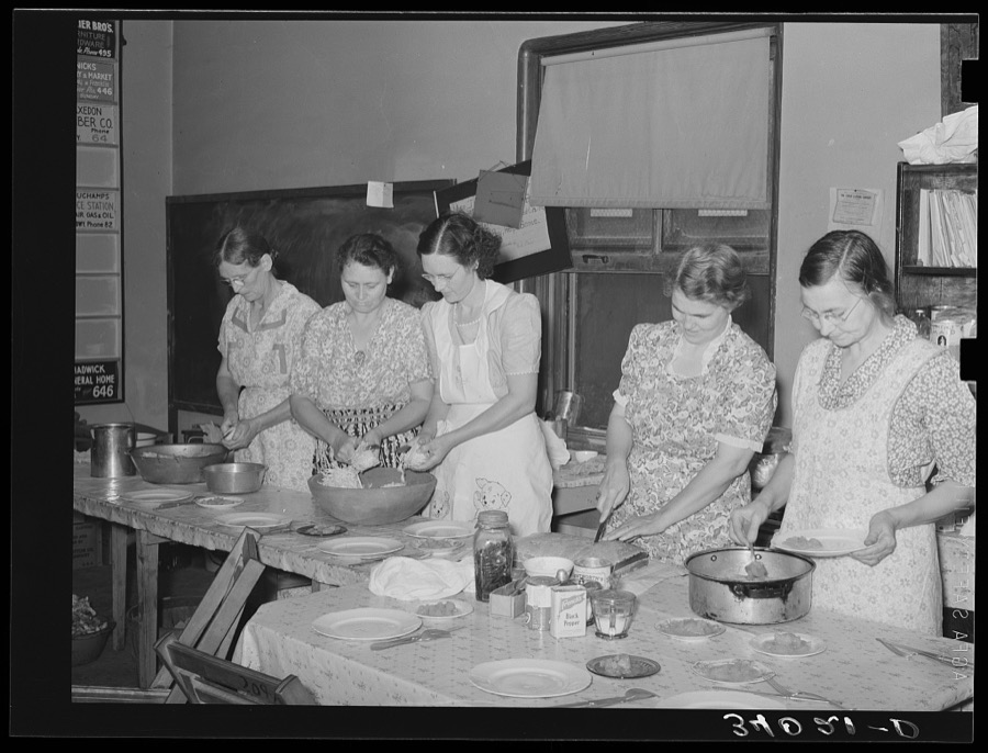 Wives of striking members of oil workers union preparing lunch for picketers. Seminole, Oklahoma