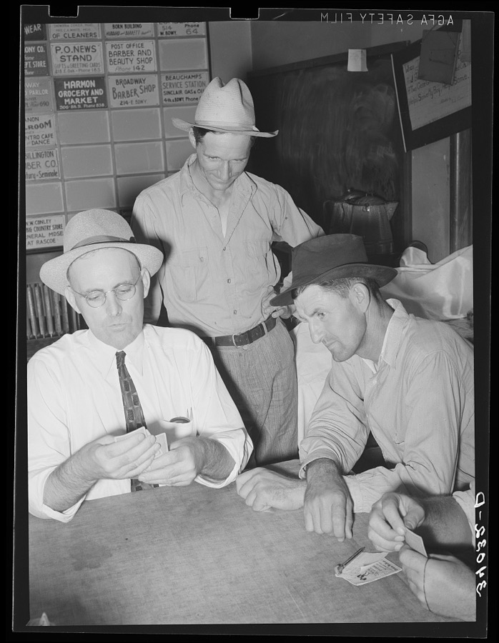 Game of cards at oil workers' union headquarters. Seminole, Oklahoma