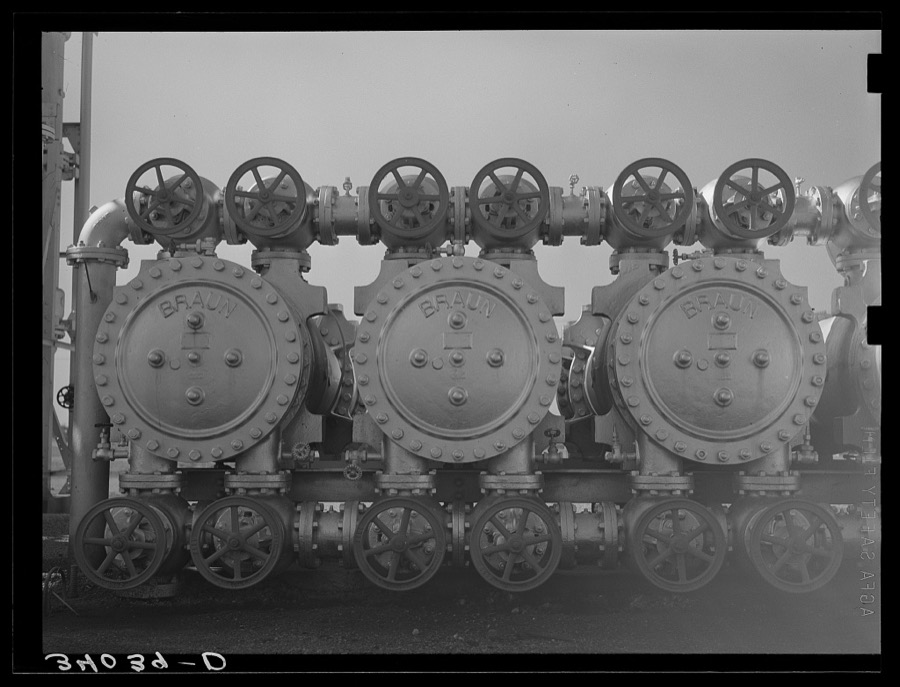 Stills, valves. Oil refinery, Seminole, Oklahoma