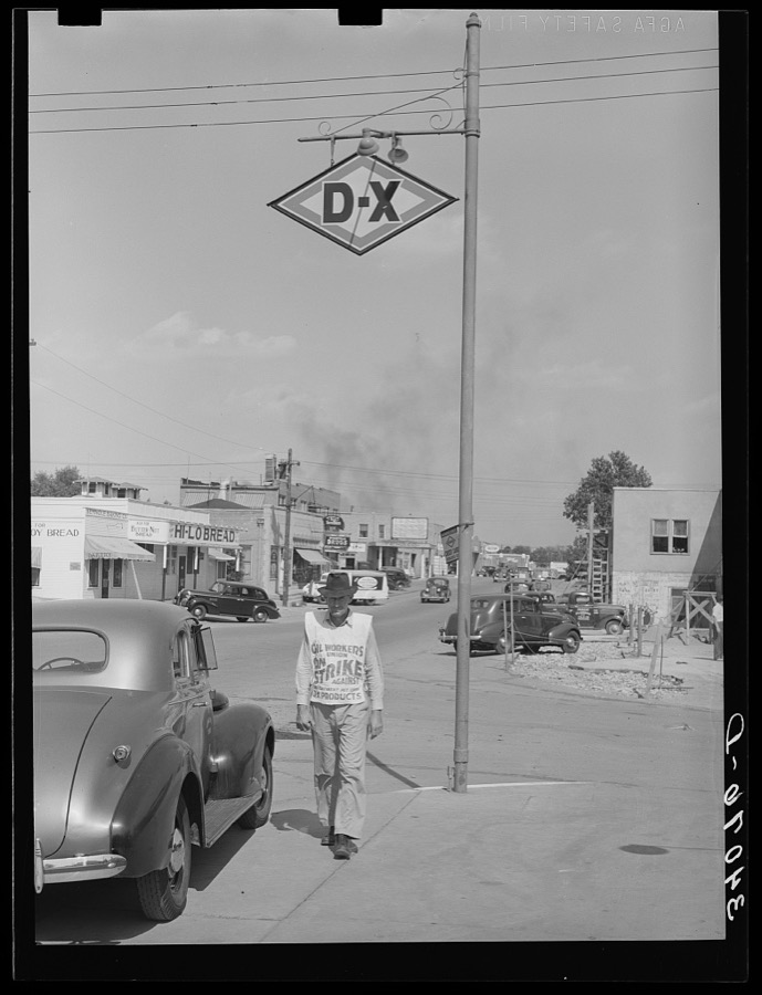 Picket of striking oil workers union. Seminole, Oklahoma