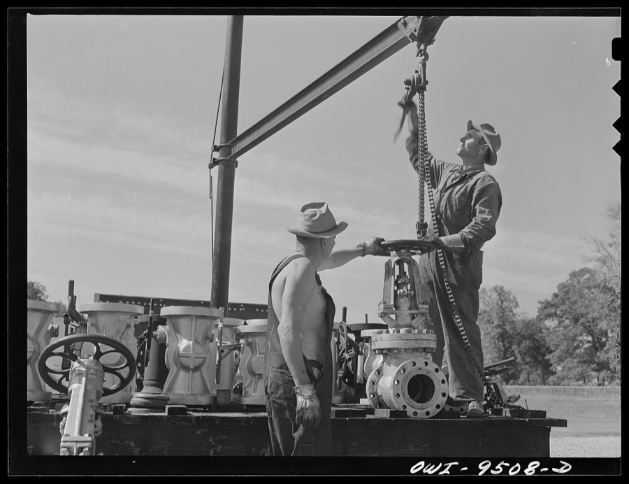 Tulsa, Oklahoma. Repairing gate valves at the Tulsa station of the Great Lakes pipeline company