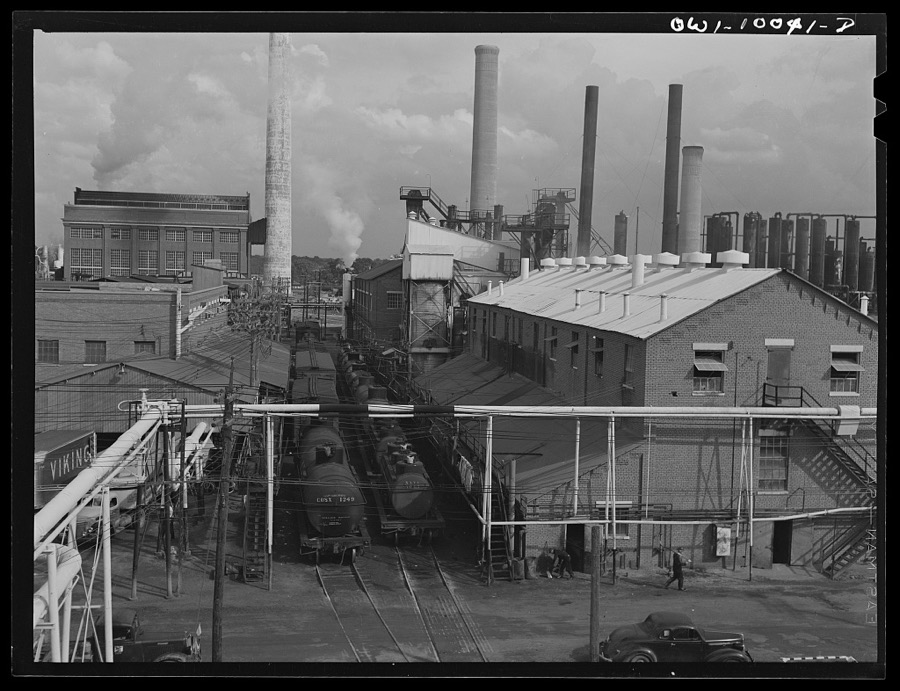 Tulsa, Oklahoma. Lubricating oil loading racks the Mid-continent refinery