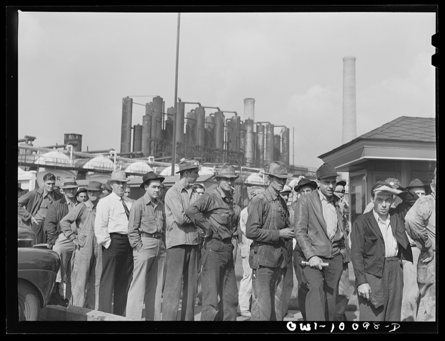 Tulsa, Oklahoma. Change of shift at the Mid-continent refinery