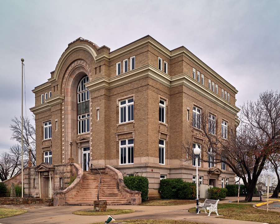 The old (1914) Washington County Courthouse in Bartlesville, Oklahoma