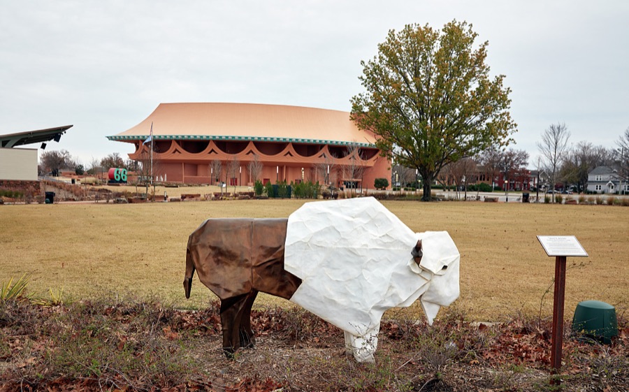Many U.S. cities have adopted animal figures as their public-art symbols such cows in Chicago, and bulldogs in many cities whose university sports teams have bulldog mascots