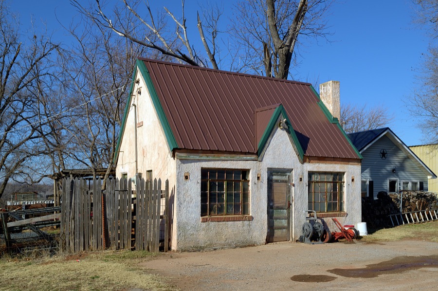 An unidentified small commercial building, whose style closely resembles early Phillips 66 (and less likely for this location, Pure Oil) gasoline station in the western Oklahoma community of Elk City