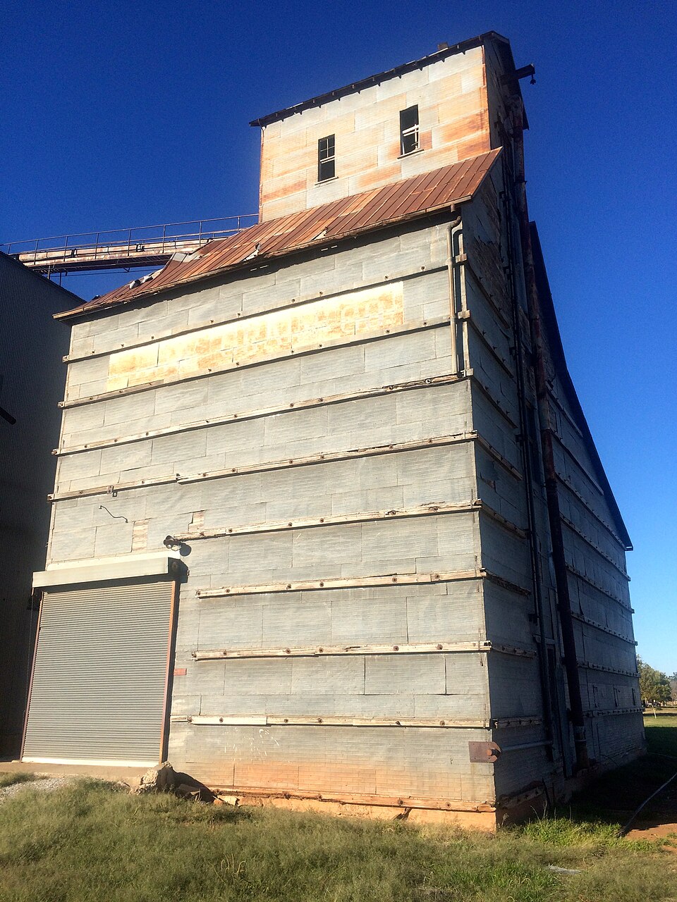 Photograph of Dow Grain Company Elevator