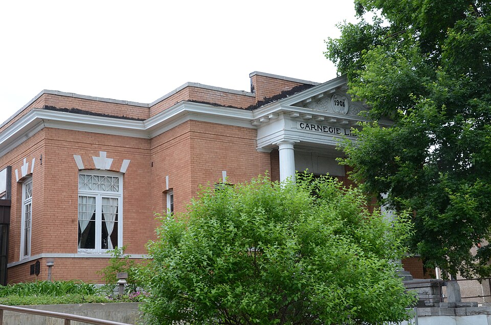 Photograph of Tahlequah Public Library