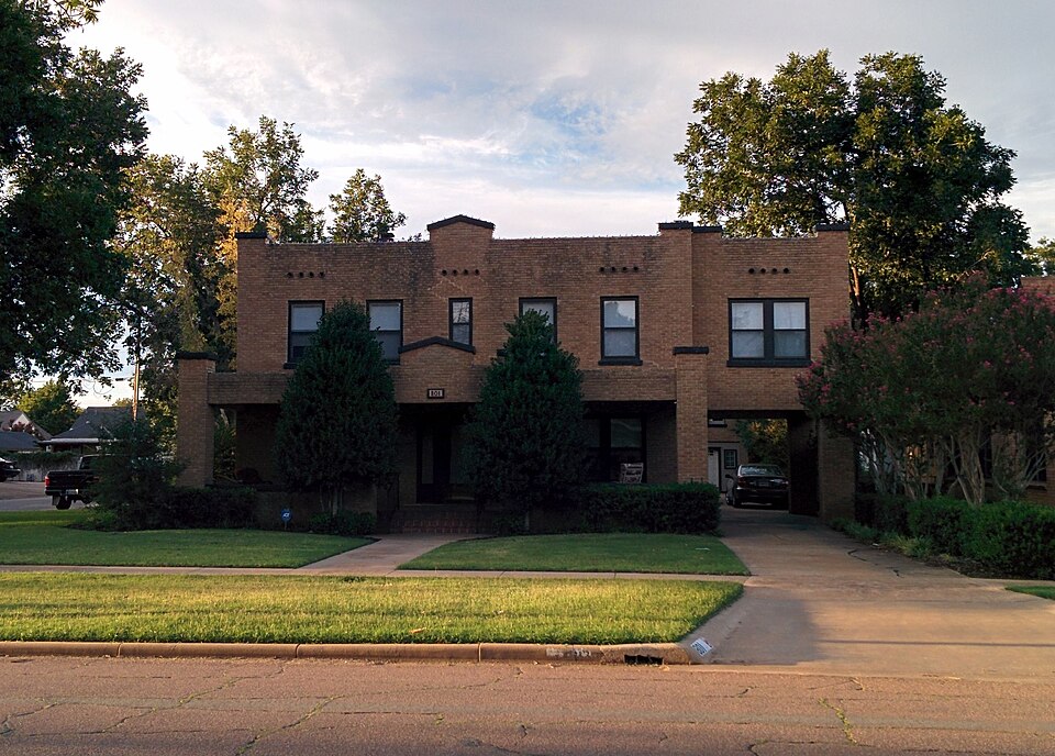 Photograph of Elmer and Lela Garnett House