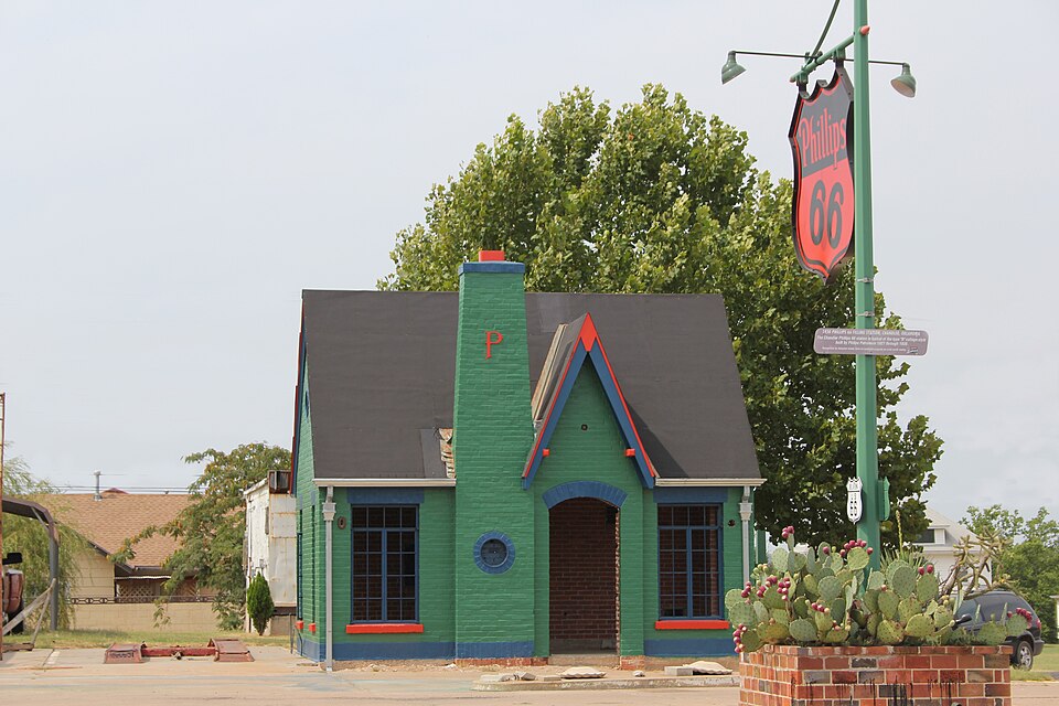 Photograph of Phillips 66 Station No. 1423