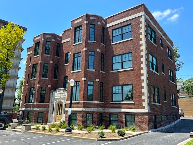 Photograph of Elizabeth Manor