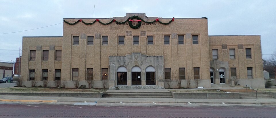 Photograph of Seminole Municipal Building