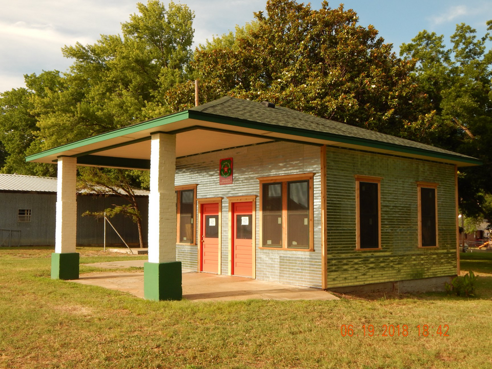 Photograph of Foyil Filling Station