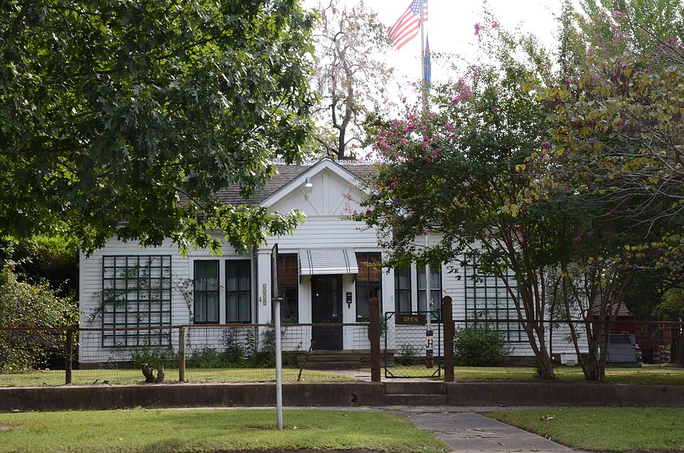 Photograph of Grant Foreman House