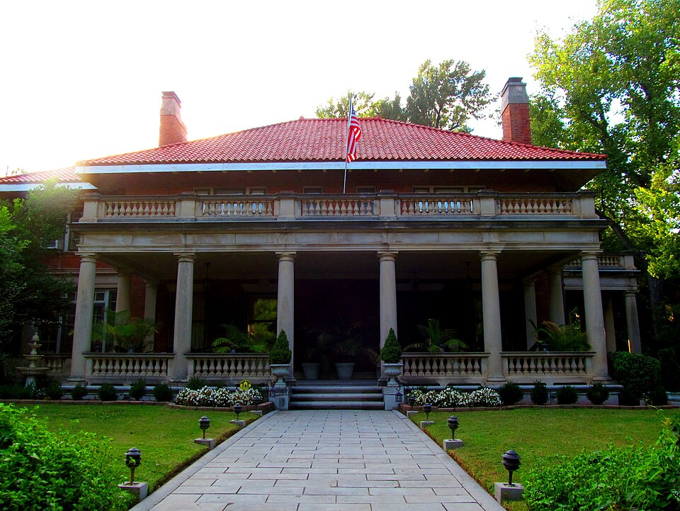 Photograph of Robert M. McFarlin House