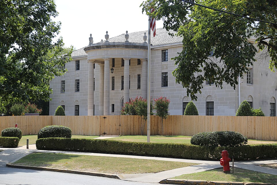 Photograph of Beta Theta Pi Fraternity House