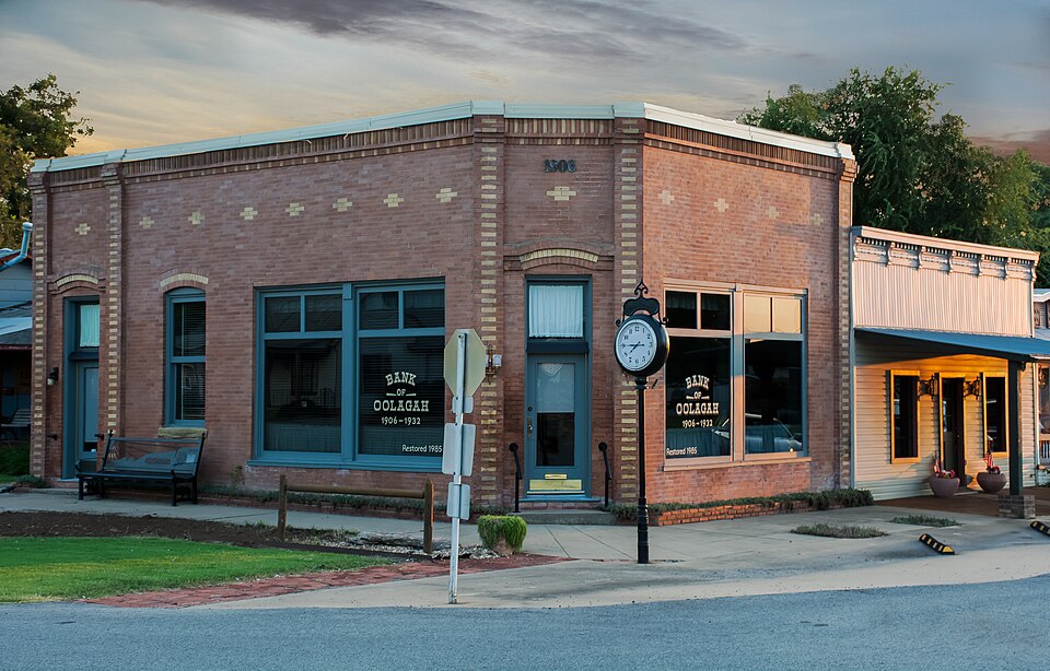 Photograph of Oologah Bank
