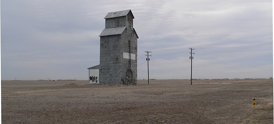 Photograph of Hooker Woodframe Grain Elevator