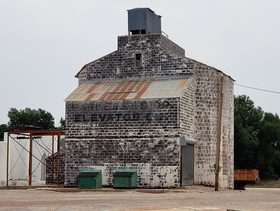 Photograph of Farmers' Co-op Elevator