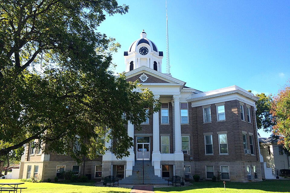 Photograph of Love County Courthouse