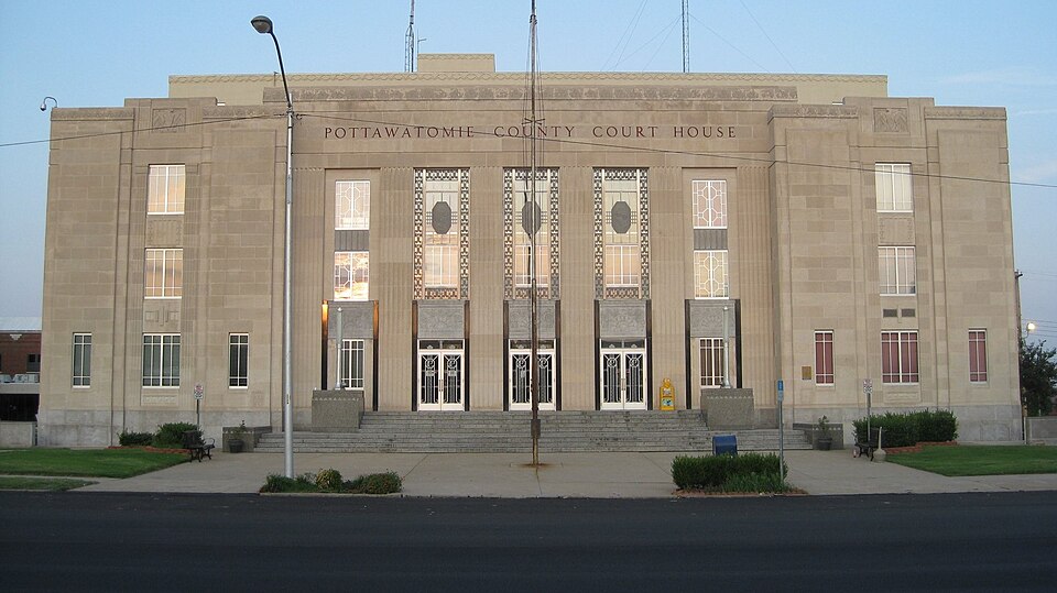 Photograph of Pottawatomie County Courthouse
