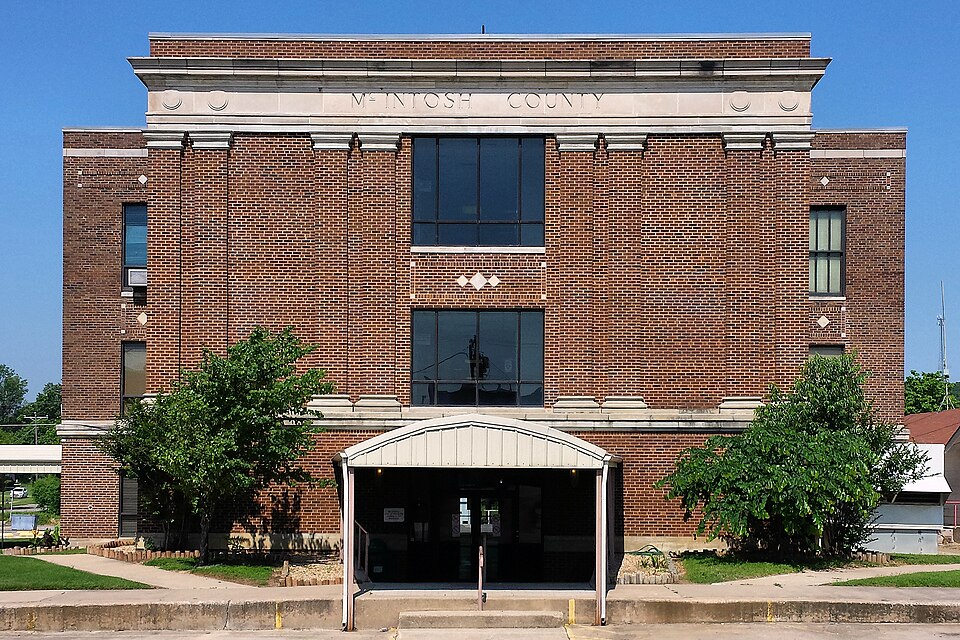 Photograph of McIntosh County Courthouse