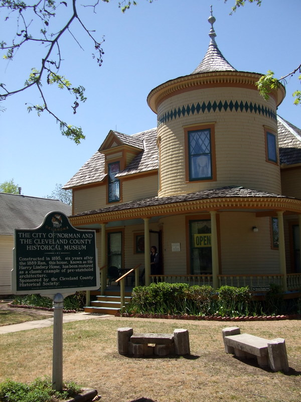 Photograph of Moore-Lindsay House