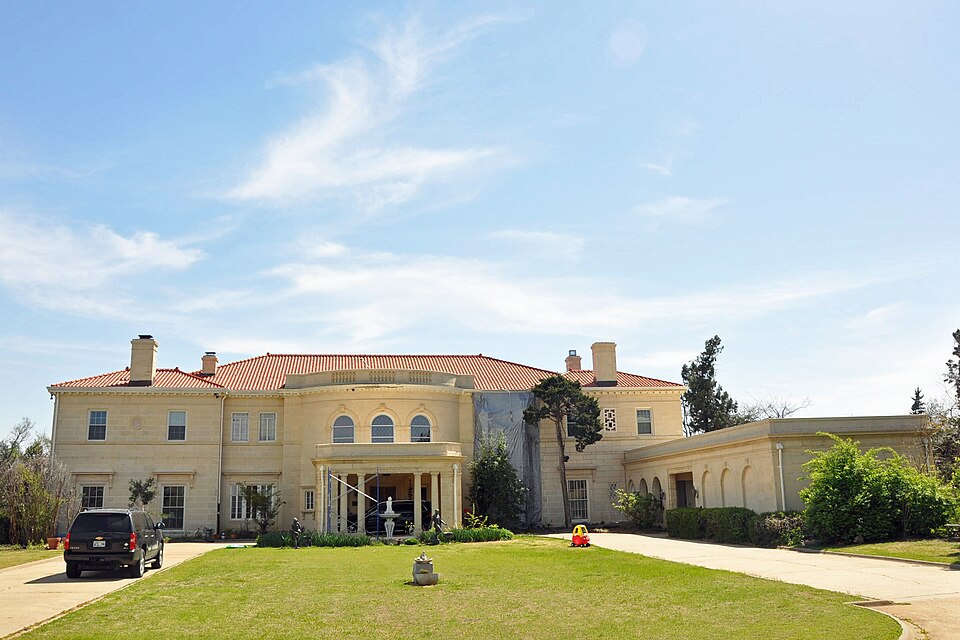 Photograph of Frank and Merle Buttram House and Grounds