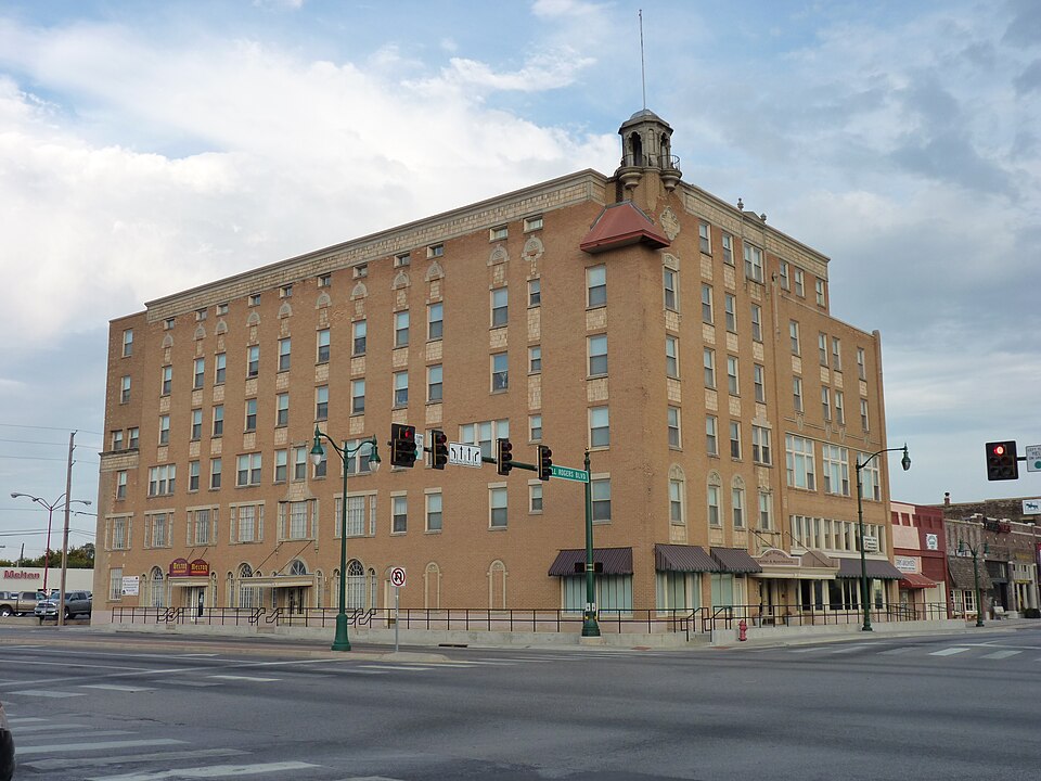 Photograph of Will Rogers Hotel