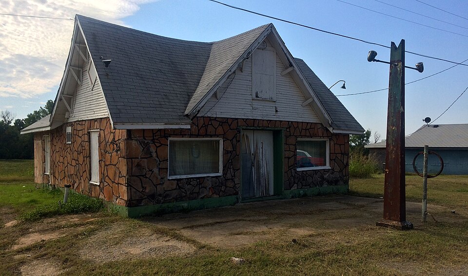 Photograph of Threatt Filling Station