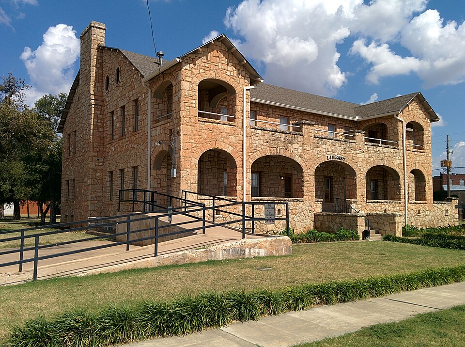 Photograph of Mangum Community Building