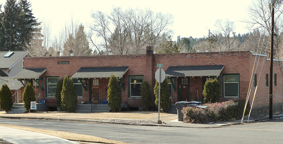 Photograph of Congress Apartments