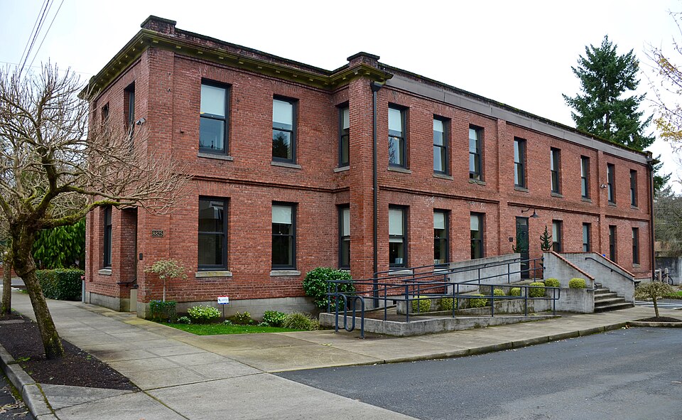 Photograph of Portland Railway, Light and Power Sellwood Division Carbarn Office and Clubhouse