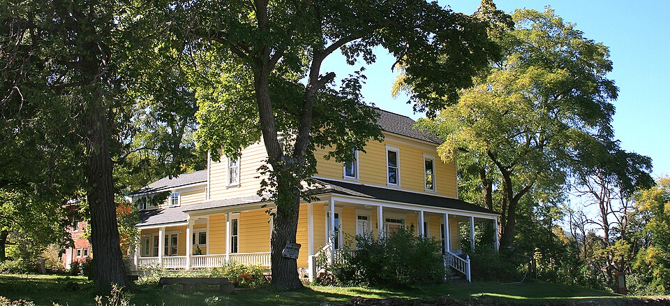 Photograph of Mountain House