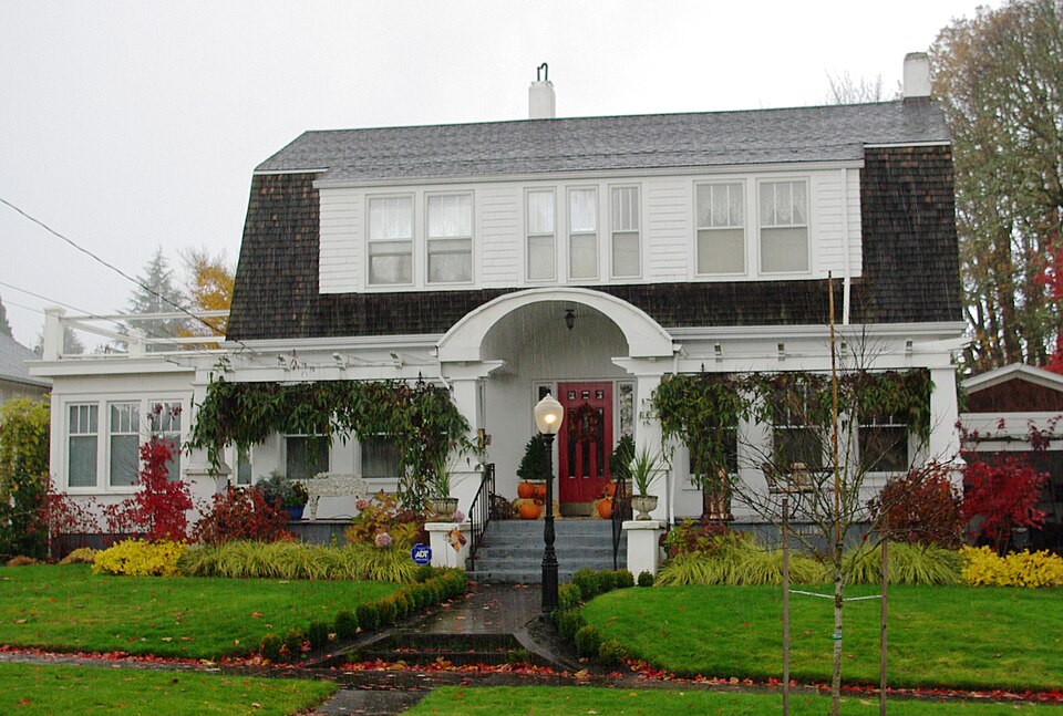 Photograph of Dr. W. R. and Eunice Taylor House